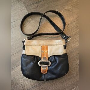 B Makowsky Leather Bag Crossbody Pockets Magnetic Top Closure